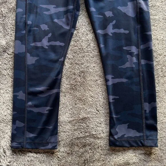 Athleta Ultimate Stash Pocket Camo Capri Sz S - Picture 4 of 8
